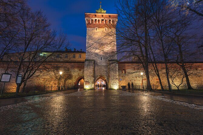 2-Hour City Walking Tour in Creepy Krakow - The guide makes or breaks the mood: Ana and Tomasz examples