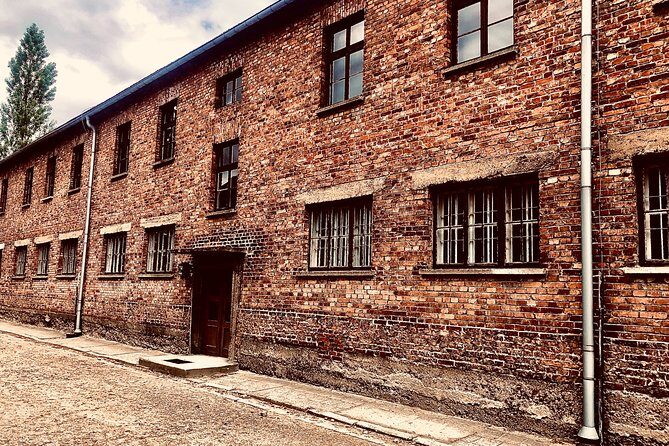 Auschwitz and Birkenau WITHOUT GUIDE private transport from Kraków - Private transport + free walking: what you actually get