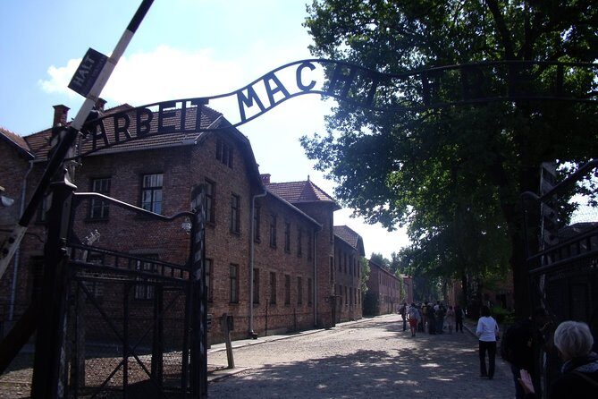 Auschwitz and Birkenau WITHOUT GUIDE private transport from Kraków - The ride, the comfort, and what the price covers