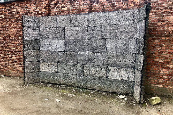 Auschwitz and Birkenau WITHOUT GUIDE private transport from Kraków - Getting your bearings at Auschwitz I