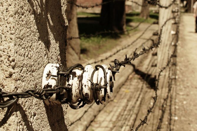 Auschwitz Birkenau: Complete Private Tour - Auschwitz: where the guided walk makes the exhibits land