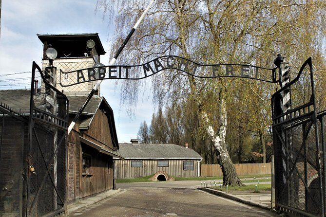 Auschwitz & Birkenau English guided tour by private transport from Katowice - Group size and time math: plan for a long, focused day