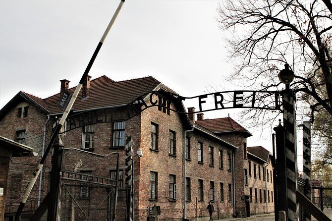 Auschwitz & Birkenau English guided tour by private transport from Katowice - What’s included, what’s not, and how to plan food