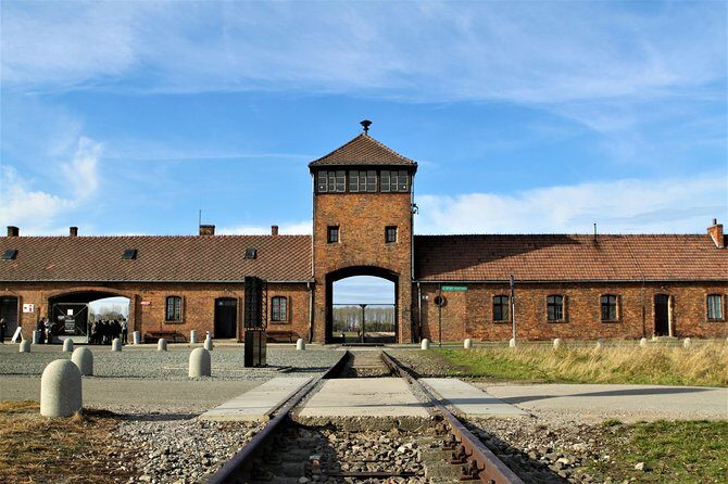 Auschwitz & Birkenau English guided tour by private transport from Katowice - Auschwitz Museum: what the guided time is really for