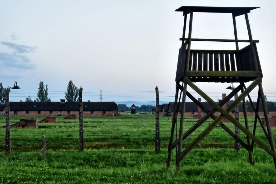 Auschwitz-Birkenau: Guided Tour and Skip-The-Line Ticket - The Break Between Parts: Lunch Planning and the Reset You Need