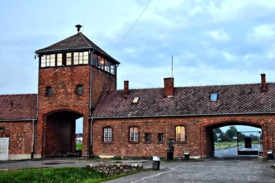 Auschwitz-Birkenau: Guided Tour and Skip-The-Line Ticket - Auschwitz I Museum: Why a Licensed Guide Changes Everything