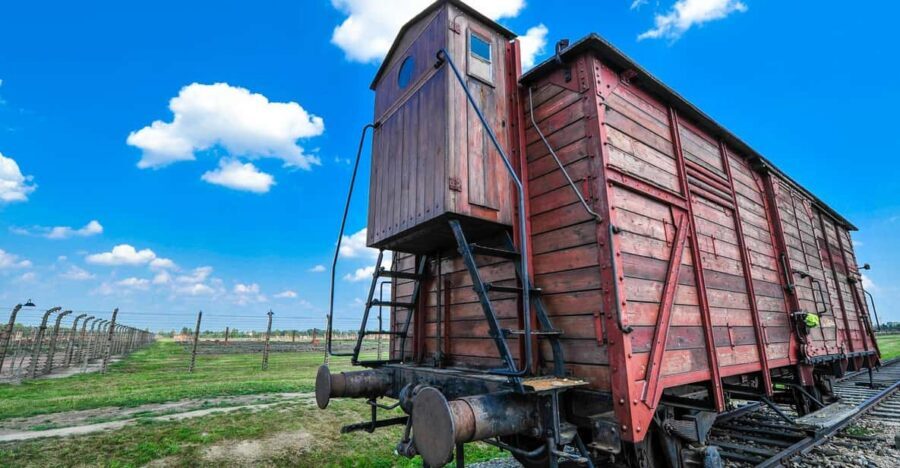 Auschwitz-Birkenau: Guided Tour with Fast Track Ticket - Fast-Track Entry and a Small-Group Rhythm