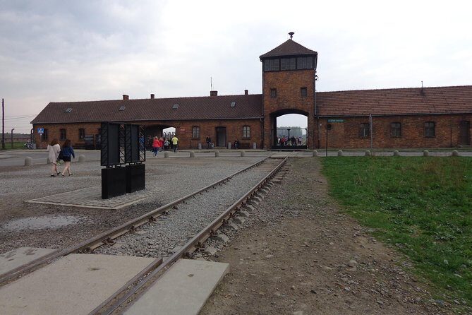 Auschwitz-Birkenau Museum Half-Day Bus Tour from Krakow - Auschwitz I: A Guided Walk You Can Follow Without Guesswork
