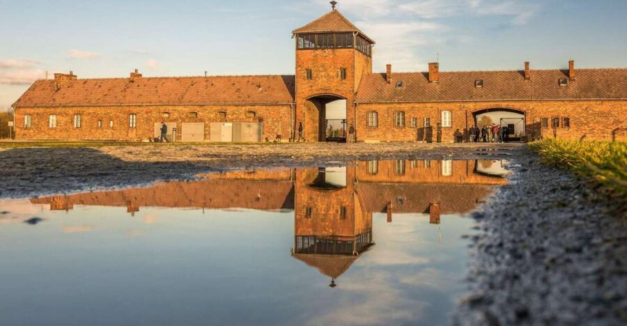 Auschwitz-Birkenau: Skip-the-Line Entry Ticket & Guided Tour - Duration and timing: why 225 minutes can feel both short and long