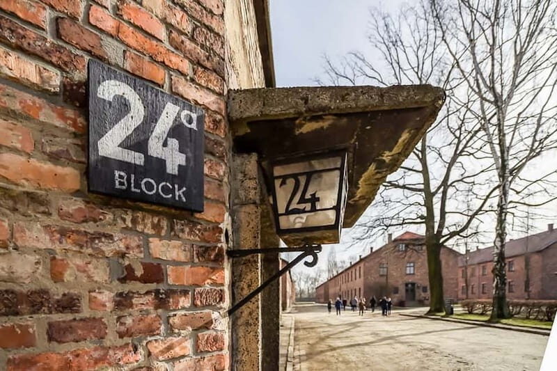 Auschwitz-Birkenau Skip-the-Line Guided Tour - Auschwitz I: how a guided 2-hour route makes the place make sense