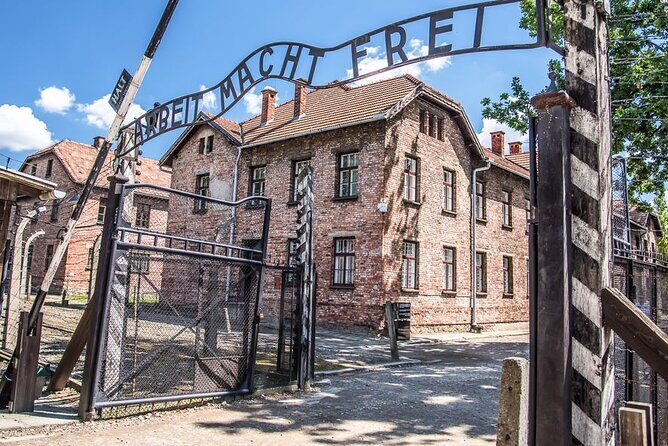 Auschwitz-Birkenau Tour Guide and Jewish museum and synagogue - Auschwitz Main Camp: why a guide changes what you see