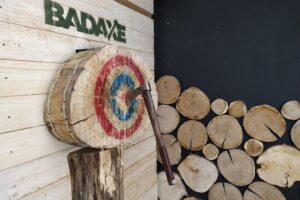 Axe Throwing In Bad Axe Krakow - Your 1.5-hour axe-throwing flow, from briefing to games