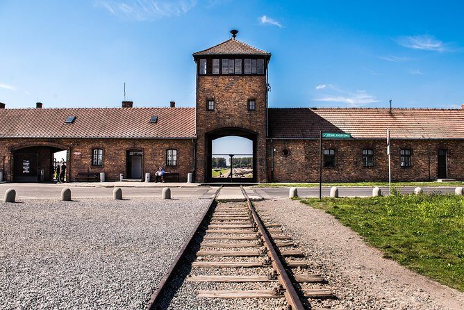 Day Trip: Auschwitz-Birkenau and Wieliczka Salt Mine from Krakow - From Krakow at 7:00am: how the early start really works