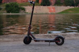 E-Scooter Rental in Krakow for 4 hours - Delivery to your hotel or apartment: the biggest time-saver
