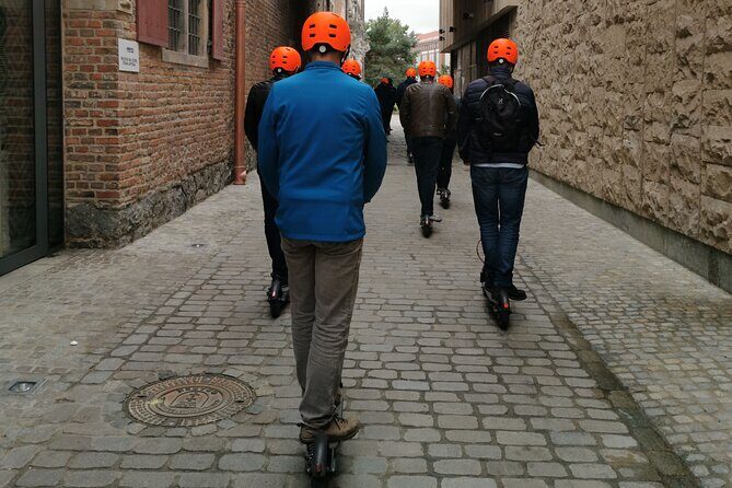 Electric Scooter Tour: Full Tour (Old Town + Jewish Quarter) - Meeting at Sienna 17 and getting trained on electric scooters
