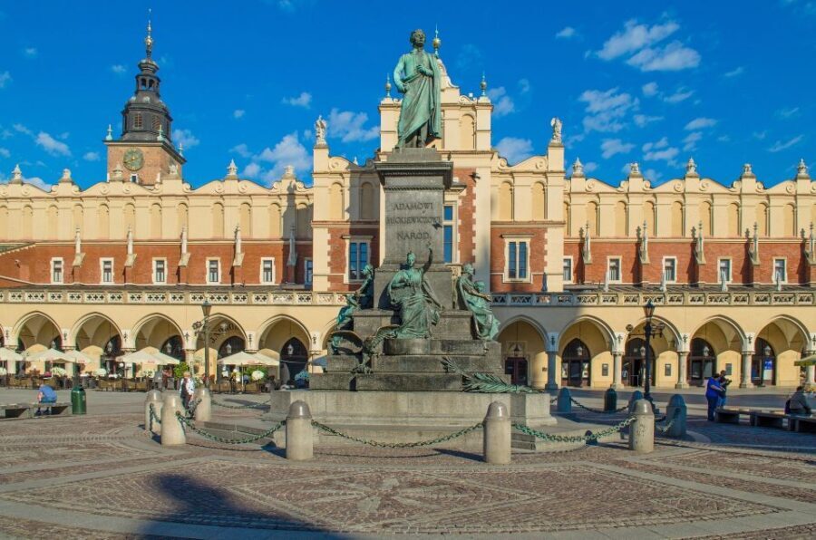 Family Tour of Krakow Old Town with Sweets Factory & Cruise - Vistula River cruise: a different view that works for kids (4-hour only)