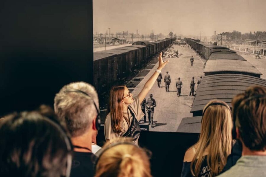 From Krakow: Auschwitz-Birkenau Guided Tour & Pickup - A 7.5–8 hour Auschwitz day trip: why the early start matters