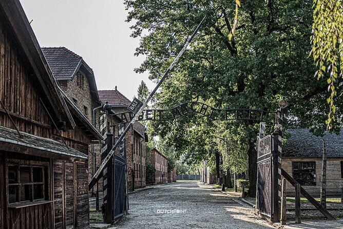 from Kraków: Auschwitz excursion with guaranteed Dutch guide - Starting at 6:00 am in Krakow: how the day actually runs
