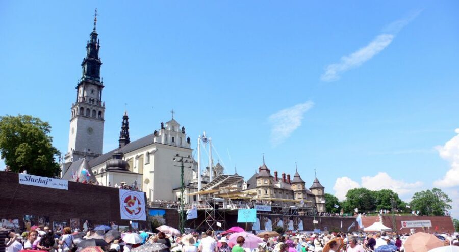 From Krakow: Full-Day Wadowice & Czestochowa Tour - Wadowice to Czestochowa: the big idea behind this 9-hour route