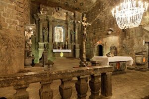 From Krakow: Wieliczka Salt Mine Group Transfer and Tour Options - Getting There From Kraków: Hotel Pickup vs Meeting Point