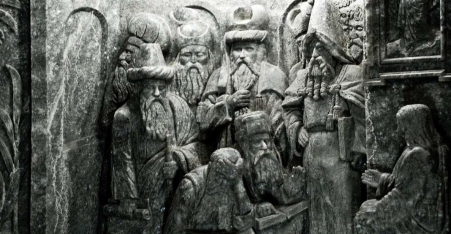 From Krakow: Wieliczka Salt Mine Half-Day Guided Tour - Going Underground: Steps, Elevators, and the Cool-Temperature Check