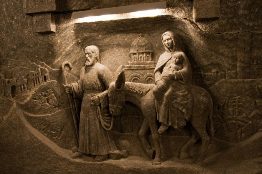 From Krakow: Wieliczka Salt Mine Half-Day Trip with Pickup - Guides, drivers, and the difference between a tour and a good tour