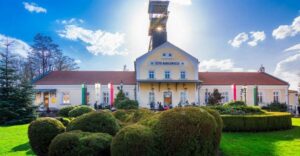 From Krakow: Wieliczka Salt Mine Tour & Skip the Line Ticket - The Krakow pickup and transfer: less hassle, more time for the mine