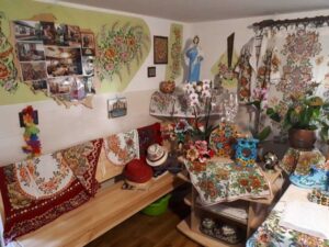 From Krakow: Zalipie Village Day-Tour - Painted houses, fences, wells, and stables: what you’ll actually be seeing on your walk