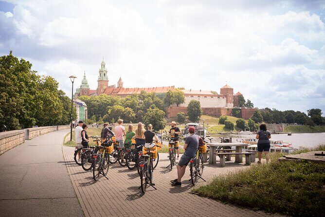 Full Bike Tour - the Old Town, Jewish Qtr & the Ghetto NEW BIKES - Meeting at Sławkowska 11 and getting set up right