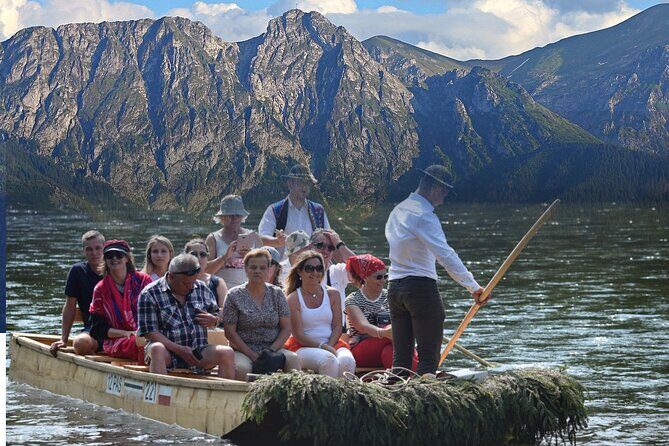 Full-Day Dunajec Rafting and Zakopane Tour from Krakow - Stop 1: Dunajec rafting on a wooden raft through Pieniny National Park