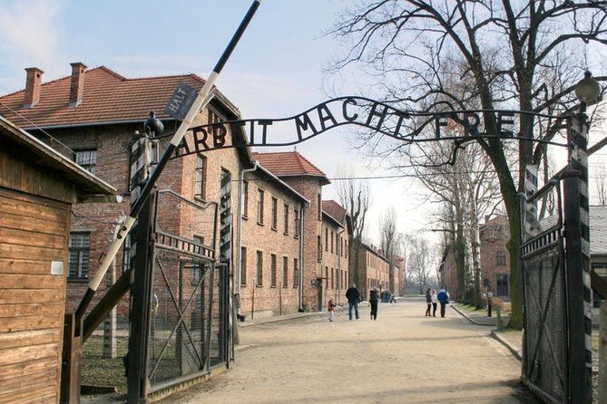 Guided Tour Krakow to Auschwitz-Birkenau with pickup options - Pickup and Departure Times: The Real-World Schedule