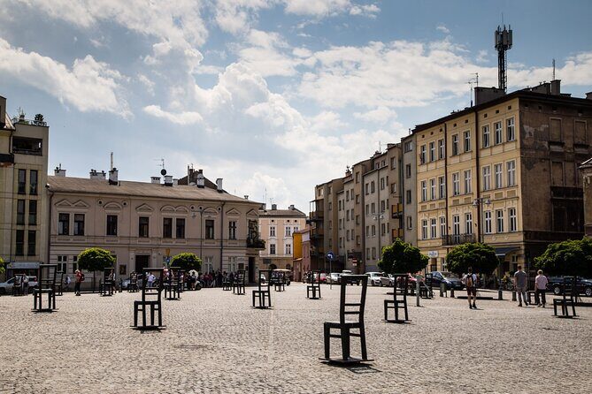Historic Krakow : Old Town & Wawel Castle Walking tour - Kraków’s Main Square Start: Easy Find, Easy Pace