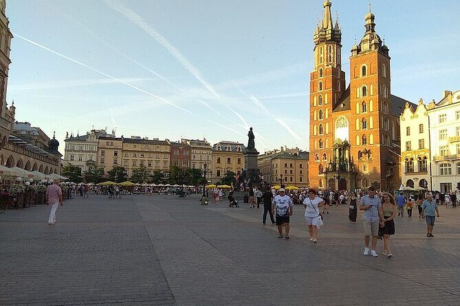 Historic Krakow : Old Town & Wawel Castle Walking tour - Guides Matter: Names You Might Hear and What Makes It Work