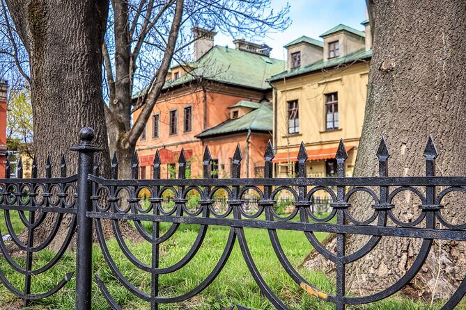 Jewish Krakow Walking Tour - Schindler’s List Courtyard: Stairs, Setting, and the Real Story