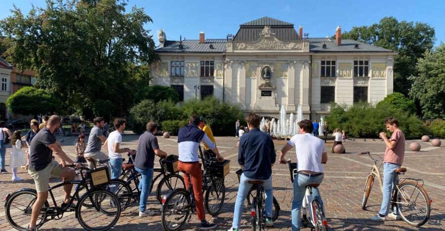 Krakow: 2h Kazimierz (Jewish Quarter) Bike Tour - Getting started: helmets, training, and photo-ready stops