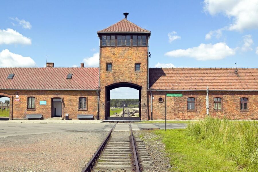 Krakow: Auschwitz-Birkenau and Salt Mine Guided Tour - Auschwitz I: how to use the guided time best