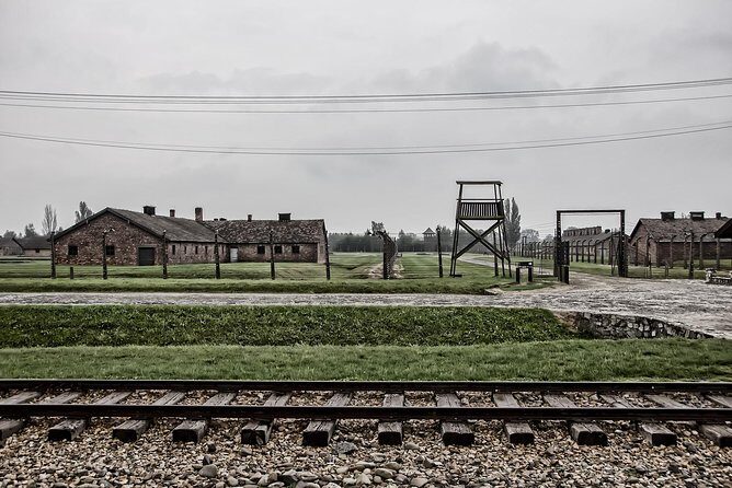 Krakow: Auschwitz-Birkenau Guided Tour with Hotel Transfer - Auschwitz I (Auschwitz Concentration Camp): The 2.5-Hour Guided Core