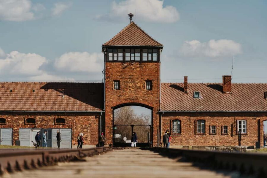 Krakow: Auschwitz-Birkenau Guided Tour with Transportation - Getting to Oświęcim: Coach ride, early wake-ups, and set expectations