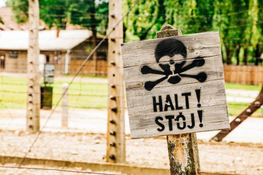 Krakow: Auschwitz-Birkenau Live Guided Tour & Hotel Pickup - Auschwitz in one day: why this route makes sense