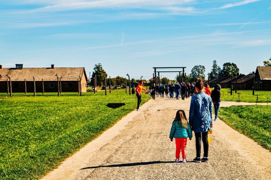 Krakow: Auschwitz-Birkenau Live Guided Tour & Hotel Pickup - Who should book this Auschwitz-Birkenau tour