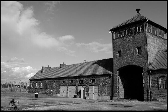 Krakow: Auschwitz-Birkenau Tour & Museum Expert Guide - Krakow to Oswiecim: the ride plan and early-start reality