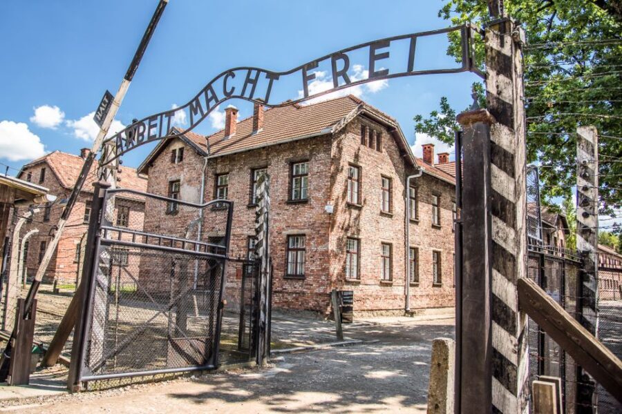 Krakow: Auschwitz Guided Tour with Pickup and Optional Lunch - The 15-Minute Reset: How to Use the Short Break Wisely