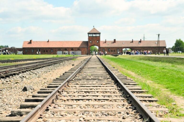 Krakow: Auschwitz Guided Tour with Pickup and Optional Lunch - Pickup, Bus Ride, and the Real Timing of a 7–8 Hour Day