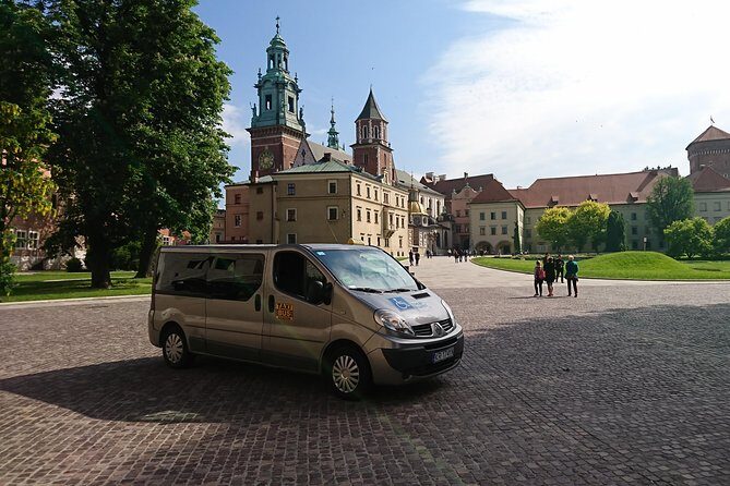 Krakow Balice Airport Round Trip Private Transfer - The Human Touch: Drivers Who Actually Help