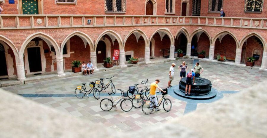 Krakow: Bike Tour of Old Town, Jewish Quarter and the Ghetto - Entering Krakow by bike: why this route clicks