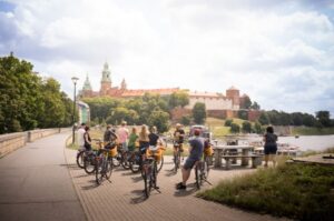 Krakow: Bike Tour of Old Town, Jewish Quarter and the Ghetto - Meeting point at Chicago Music Club: getting started smoothly