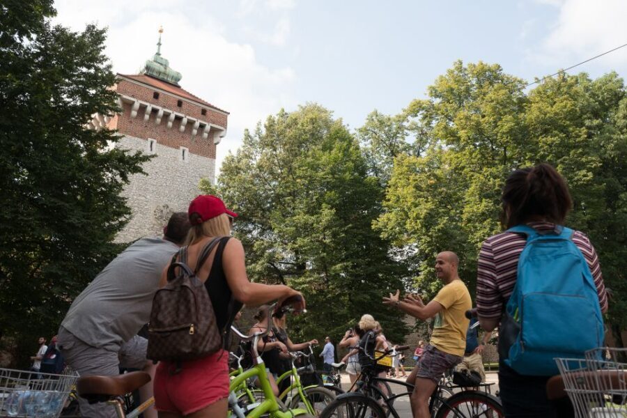 Krakow: Bike Tour of Old Town, Jewish Quarter and the Ghetto - Kazimierz: where street-level stops add meaning