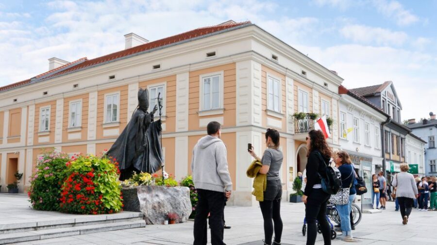 Krakow: Black Madonna of Częstochowa & Home of John Paul II - John Paul II’s Family Home Museum: audio guide plus self-guided time