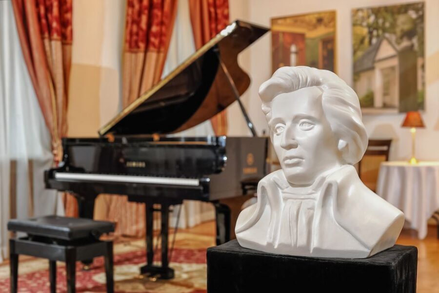 Krakow: Chopin Piano Recital at Chopin Concert Hall - Your 50-minute plan: gallery time then the recital