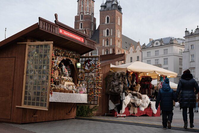 Krakow Christmas Market Immersive Tour - Stop 1: Rynek Główny Central Square and the market that predates your camera roll